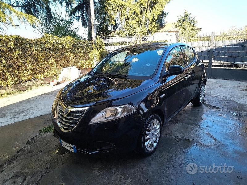 Usata Lancia Ypsilon 69 CV (50 kW) 2012 Blu Utilitaria