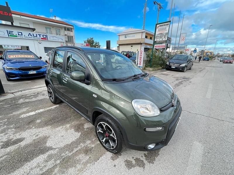 Usata Fiat Panda 4x4 S 80 CV (58 kW) 2016 Verde Utilitaria