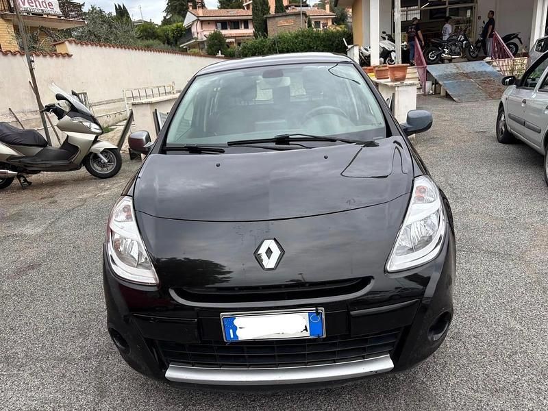 Nero Usata 2011 Renault Clio II Berlina | 2200 € (Ottimo prezzo) - Immagine 1/4