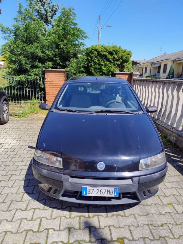 Nero Usata 2002 Fiat Punto Due volumi | 600 € (Super prezzo) - Immagine 1/4