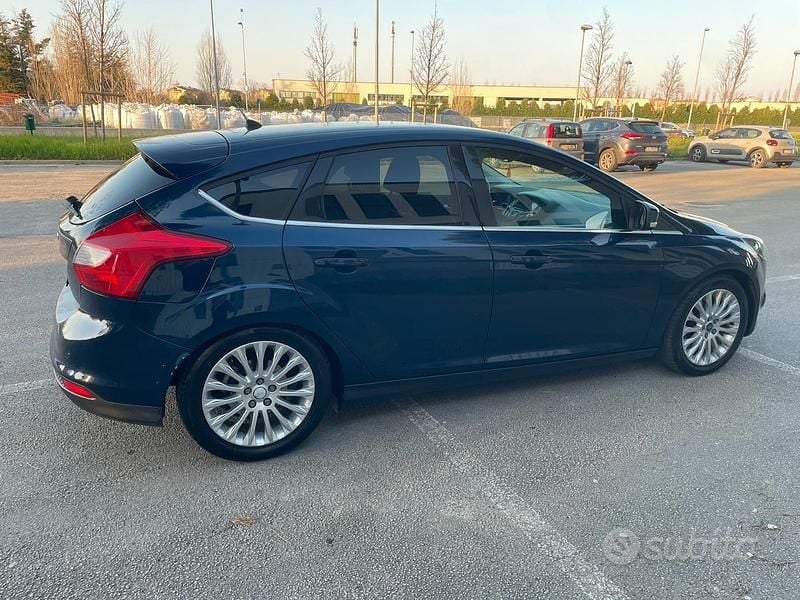 Usata Ford Focus 115 CV (84 kW) 2011 Blu Berlina