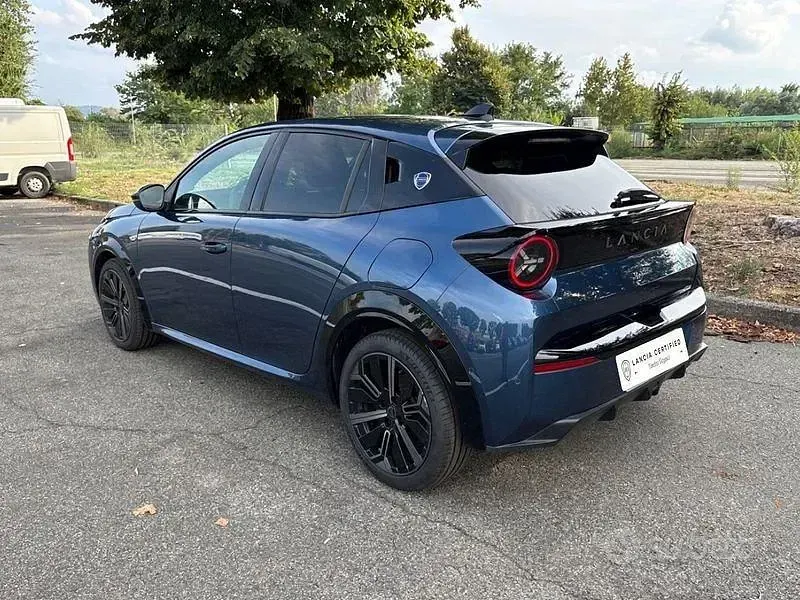Usata Lancia Ypsilon 101 CV (74 kW) 2025 Blu Utilitaria