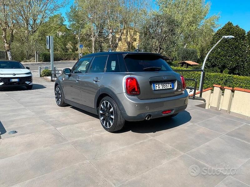 Begagnad Mini ONE 75 HK (55 kW) 2019 Svart Halvkombi