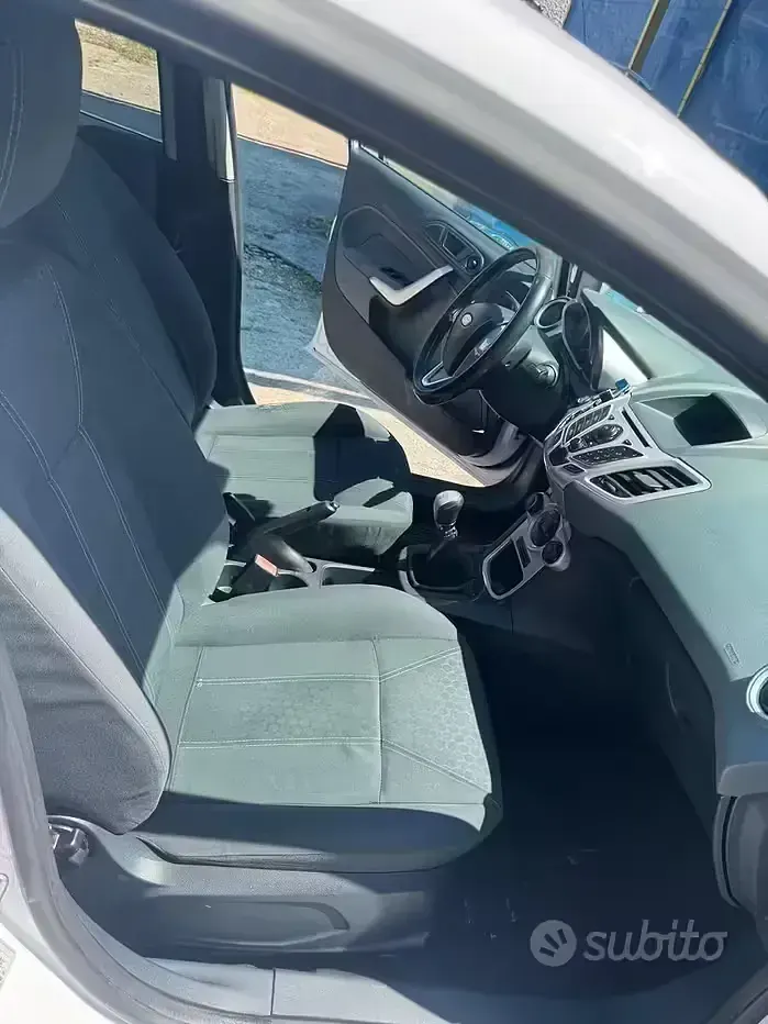 Usata Ford Fiesta 75 CV (55 kW) 2011 Bianco Berlina
