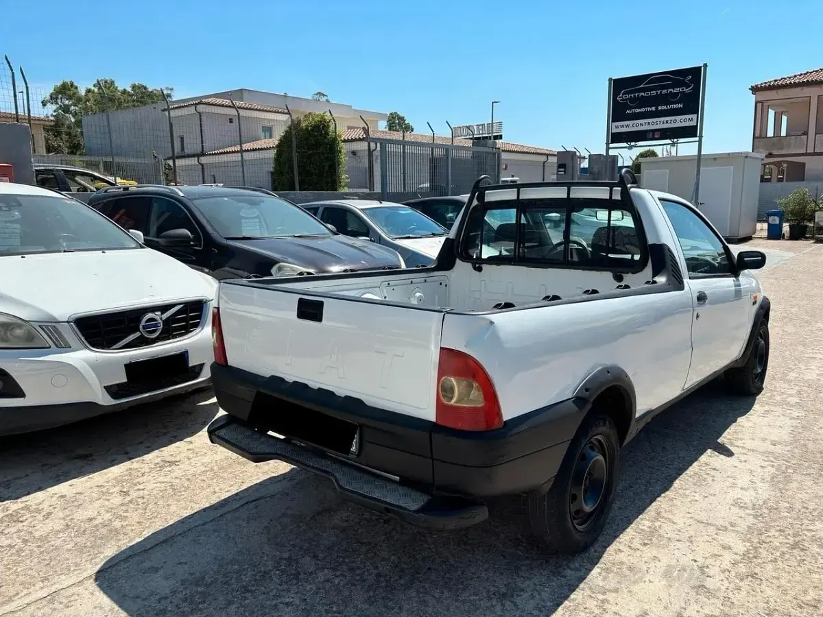 Usata Fiat Strada 69 CV (50 kW) 1999 Bianco Pick-up