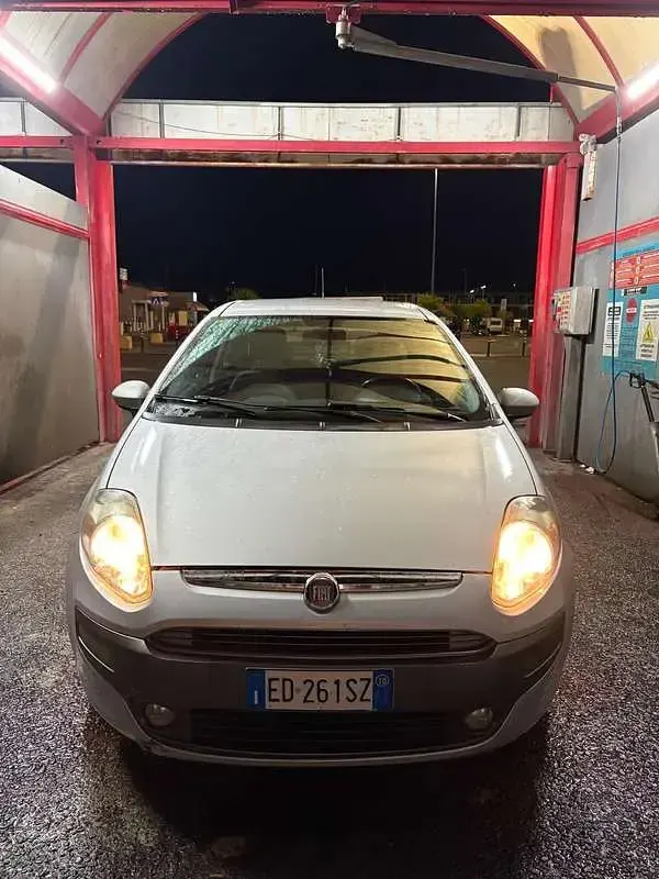 Usata Fiat Grande Punto Active 75 CV (55 kW) 2010 Utilitaria