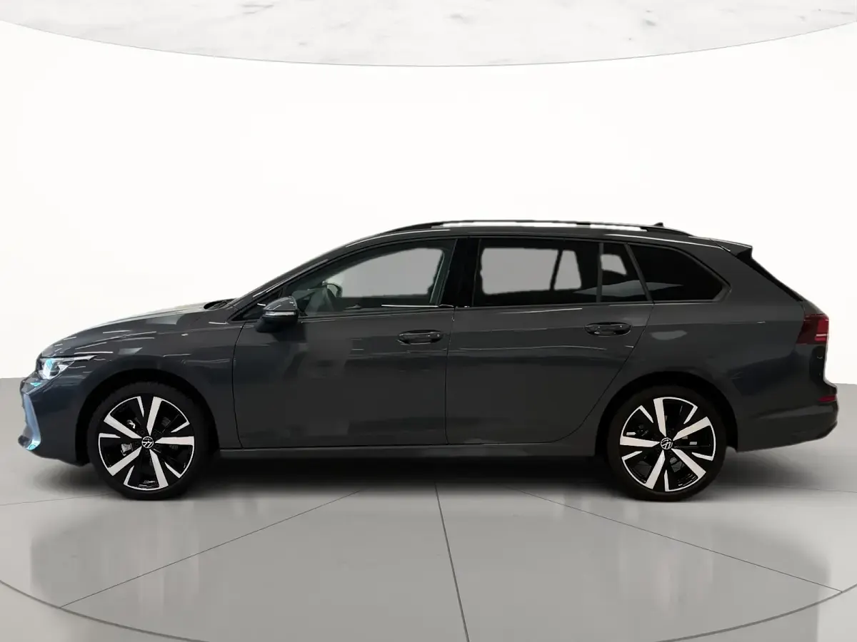 Usata VW Golf VIII Life 115 CV (84 kW) 2025 Dolphin grey metallizzato Station wagon
