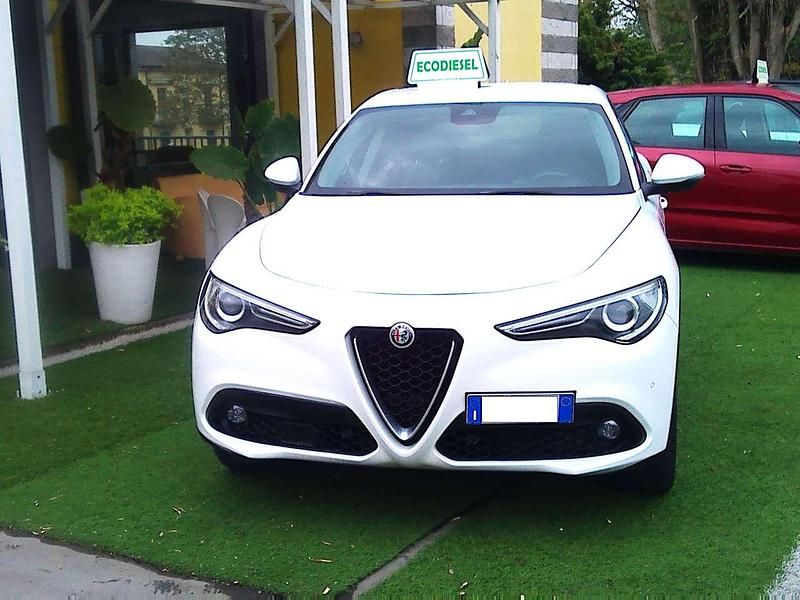 Usata Alfa Romeo Stelvio Executive 209 CV (153 kW) 2018 Bianco SUV