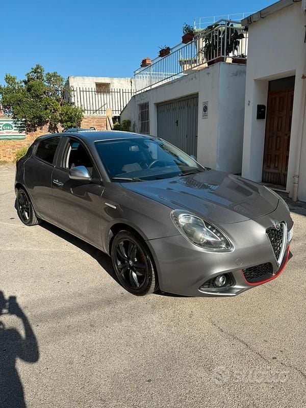 Usata Alfa Romeo Giulietta Distinctive 120 CV (88 kW) 2014 Grigio Utilitaria