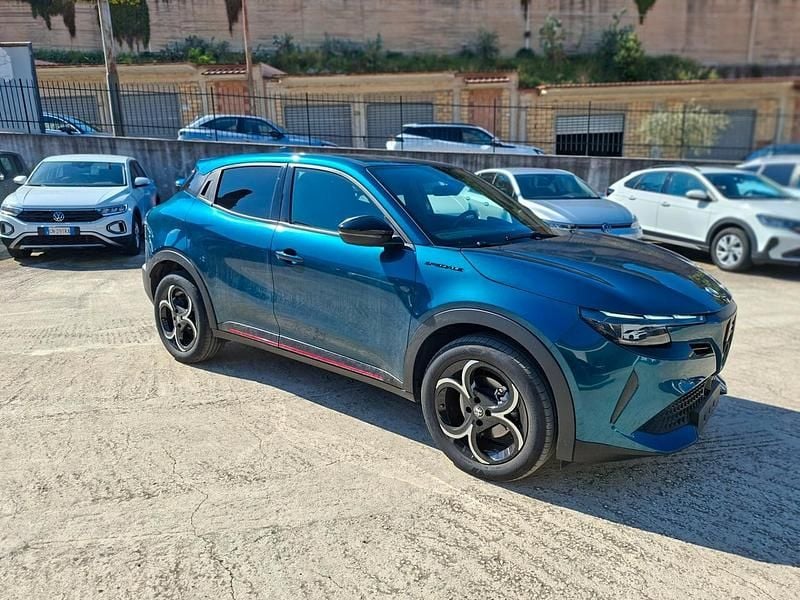 Käytetty Alfa Romeo Junior Edizione Speciale 136 HP (100 kW) 2024 Vihreä Katumaasturi