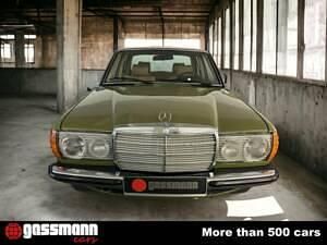 Usata Mercedes 200 60 CV (44 kW) 1982 Verde Berlina