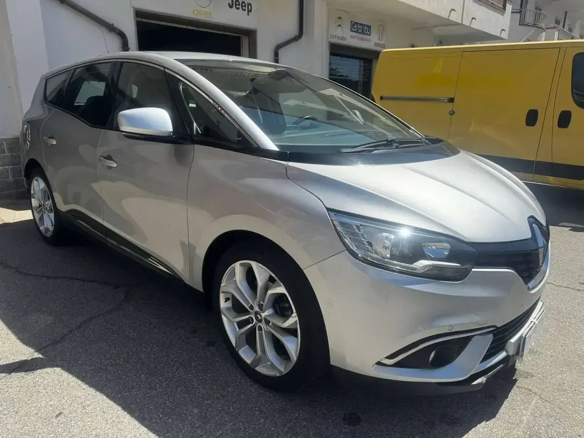 Usata Renault Grand Scénic IV Business 120 CV (88 kW) 2020 Argento Monovolume
