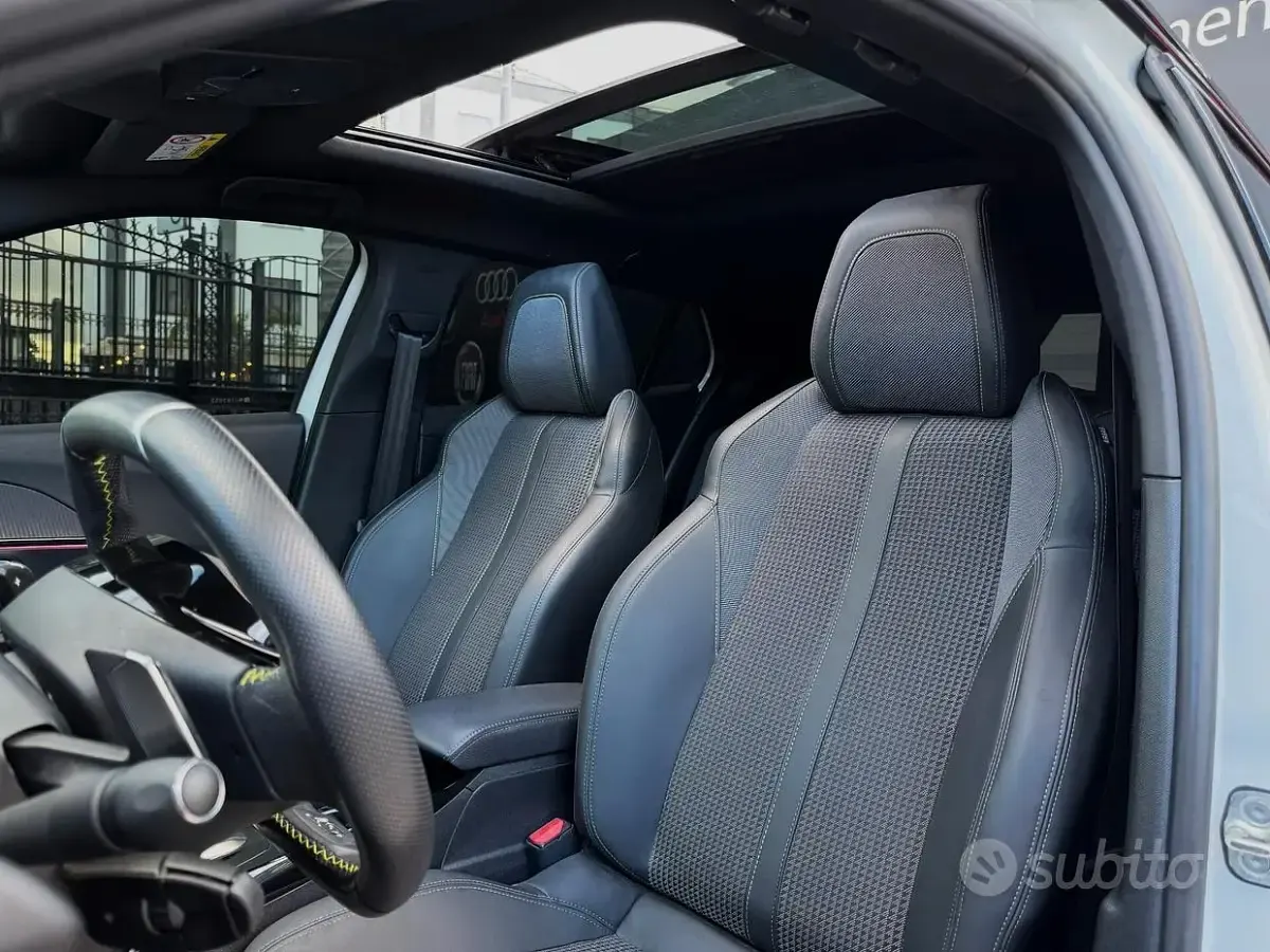 Usata Peugeot 2008 GT 131 CV (96 kW) 2022 Bianco SUV