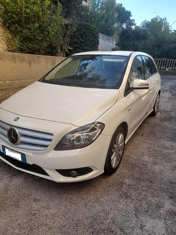 Bianco Usata 2012 Mercedes B180 Executive Monovolume | 8000 € (Ottimo prezzo) - Immagine 1/4