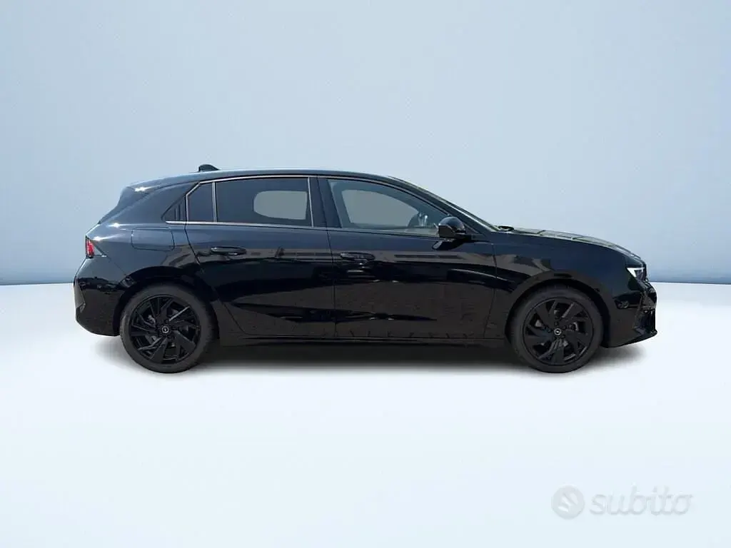 Usata Opel Astra S 131 CV (96 kW) 2023 Nero pastello Utilitaria