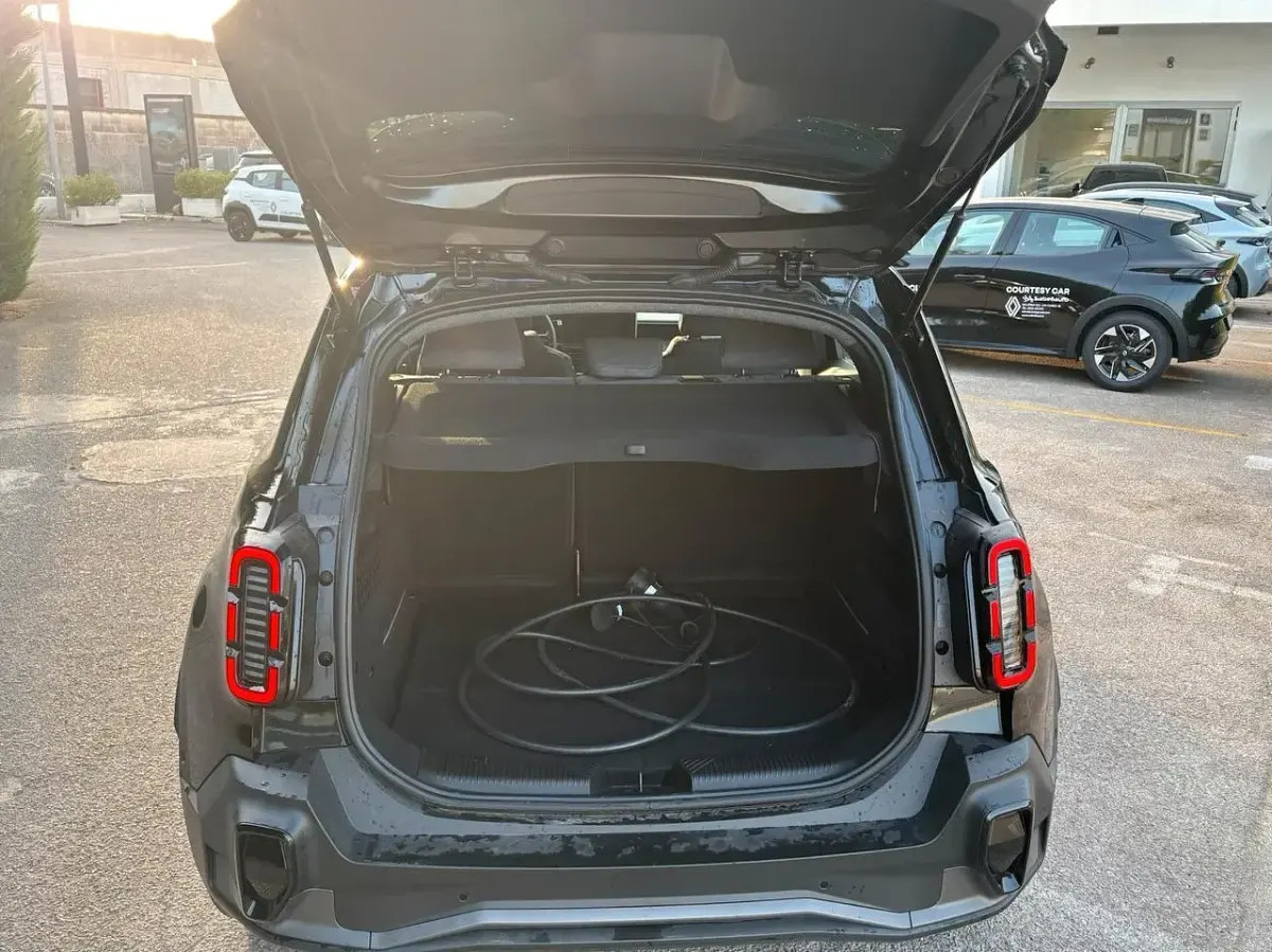 Usata Renault 4 E-Tech Komfort 77 kW (106 CV) 2025 Nero SUV