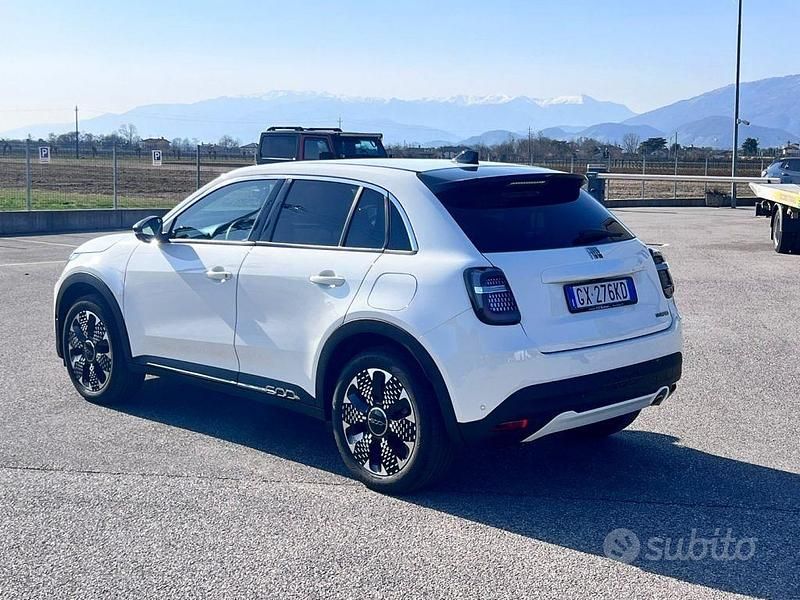 Nuova Fiat 600 La Prima 110 CV (80 kW) 2025 Bianco SUV