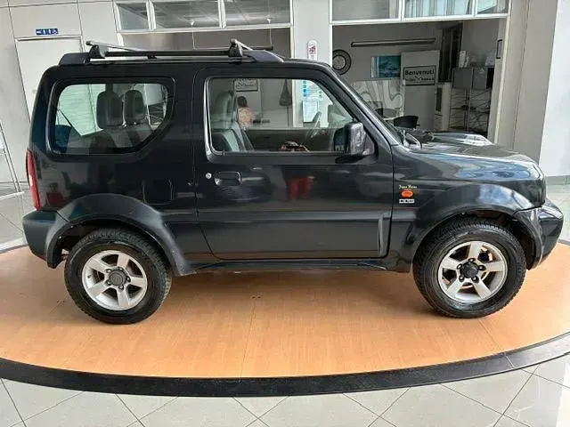 Usata Suzuki Jimny 86 CV (63 kW) 2010 Nero SUV