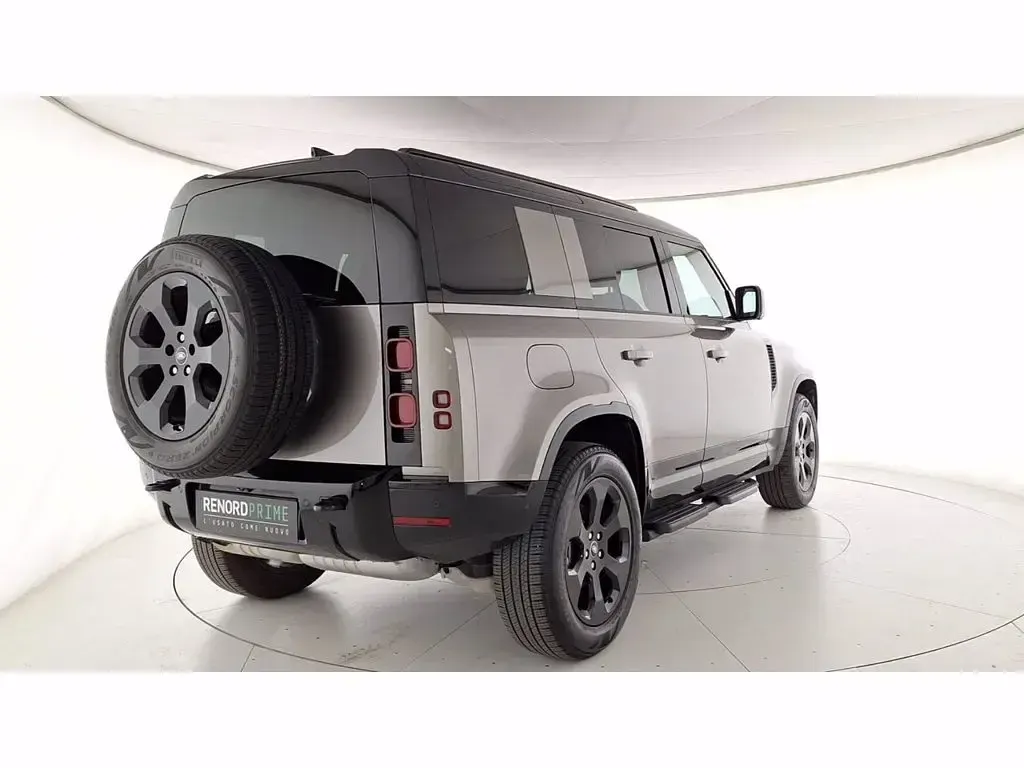 Usata Land Rover Defender Dynamic 200 CV (147 kW) 2024 SUV