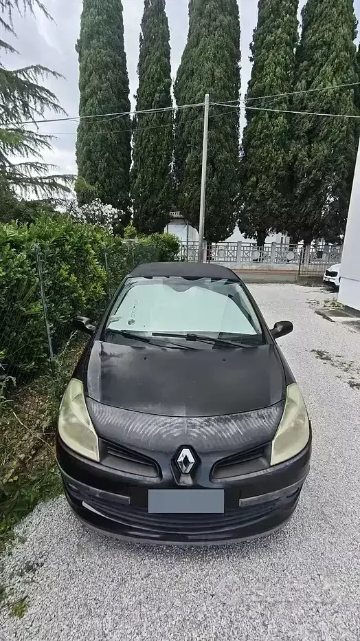 Usata Renault Clio II LE 75 CV (55 kW) 2007 Berlina