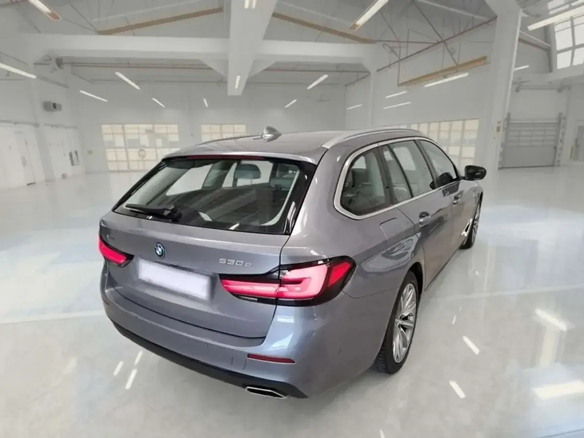 Usata BMW 530e 184 CV (135 kW) 2023 Grigio Station wagon