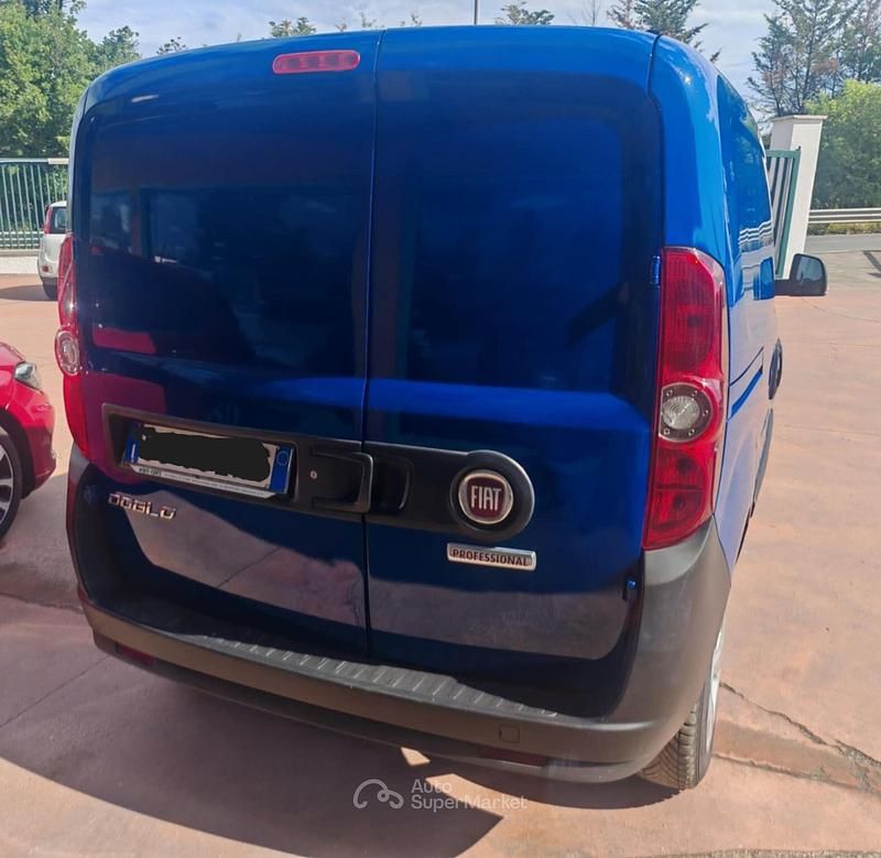 Usata Fiat Doblò 90 CV (66 kW) 2022 Blu Monovolume