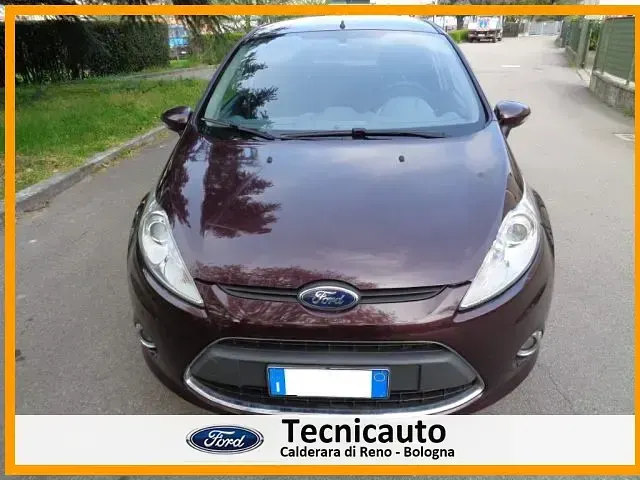 Usata Ford Fiesta 81 CV (59 kW) 2011 Rosso morello metallizzato