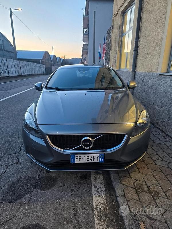 Usata Volvo V40 R-Design 119 CV (87 kW) 2016 Grigio Berlina