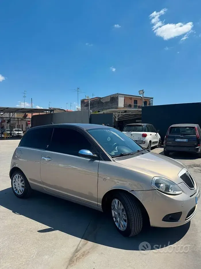 Usata Lancia Ypsilon 60 CV (44 kW) 2009 Grigio Utilitaria
