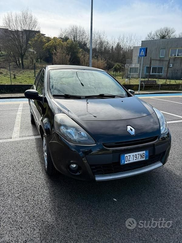 Usata Renault Clio III 85 CV (62 kW) 2010 Nero Utilitaria