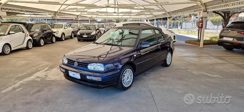 Usata VW Golf Cabriolet 101 CV (74 kW) 1995 Blu Cabrio