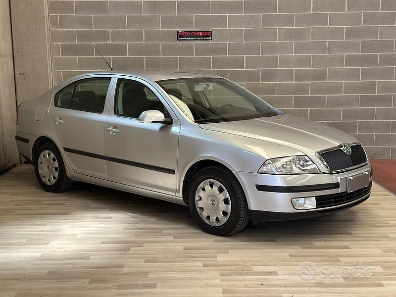 Argento Usata 2008 Skoda Octavia Ambition Tre volumi | 3700 € - Immagine 1/4