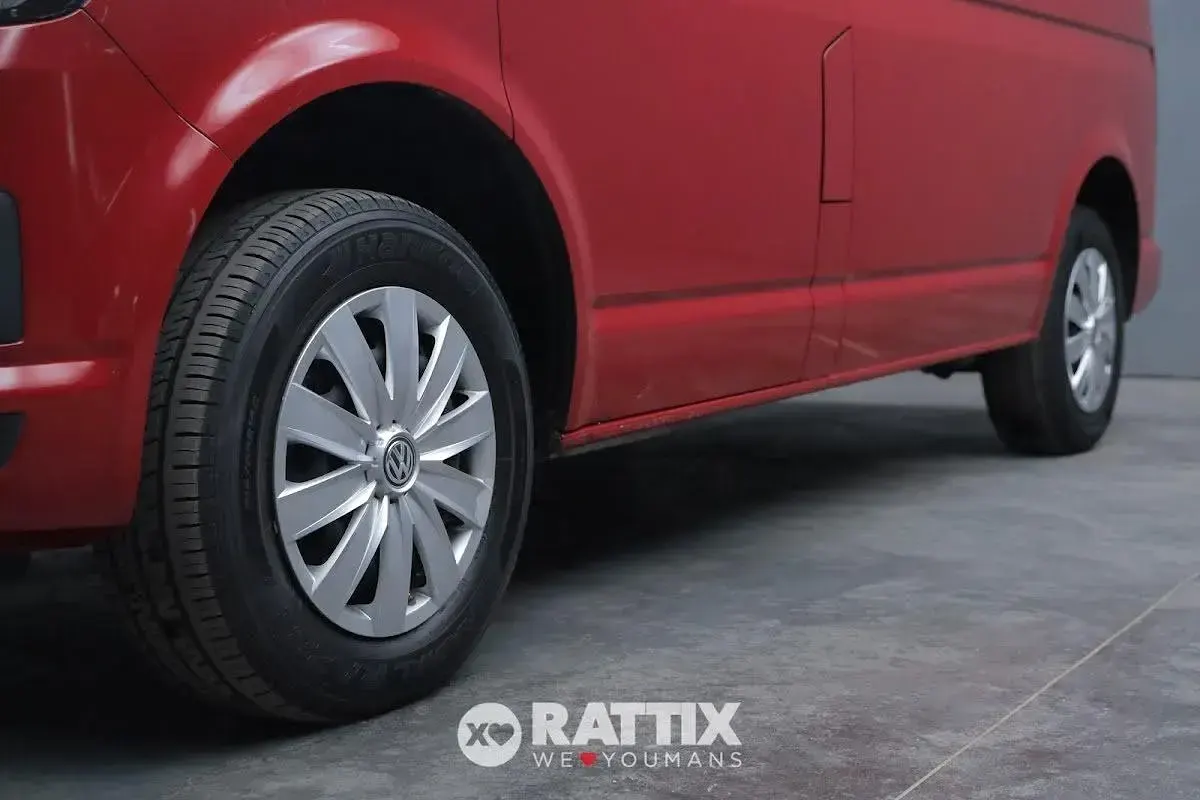 Usata VW Caravelle 149 CV (109 kW) 2018 Rosso Furgone
