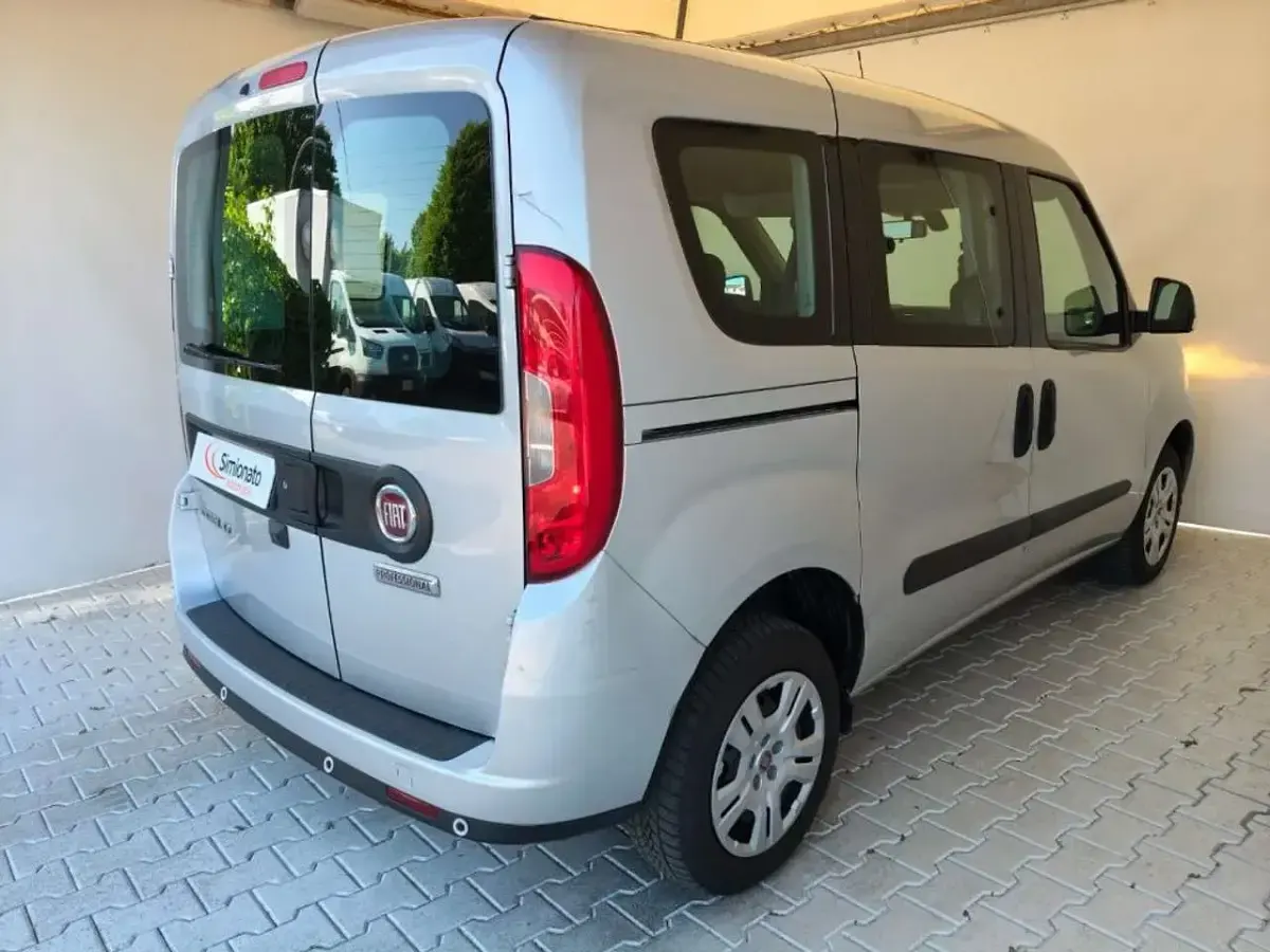 Usata Fiat Doblò Lounge 95 CV (69 kW) 2021 Grigio Monovolume