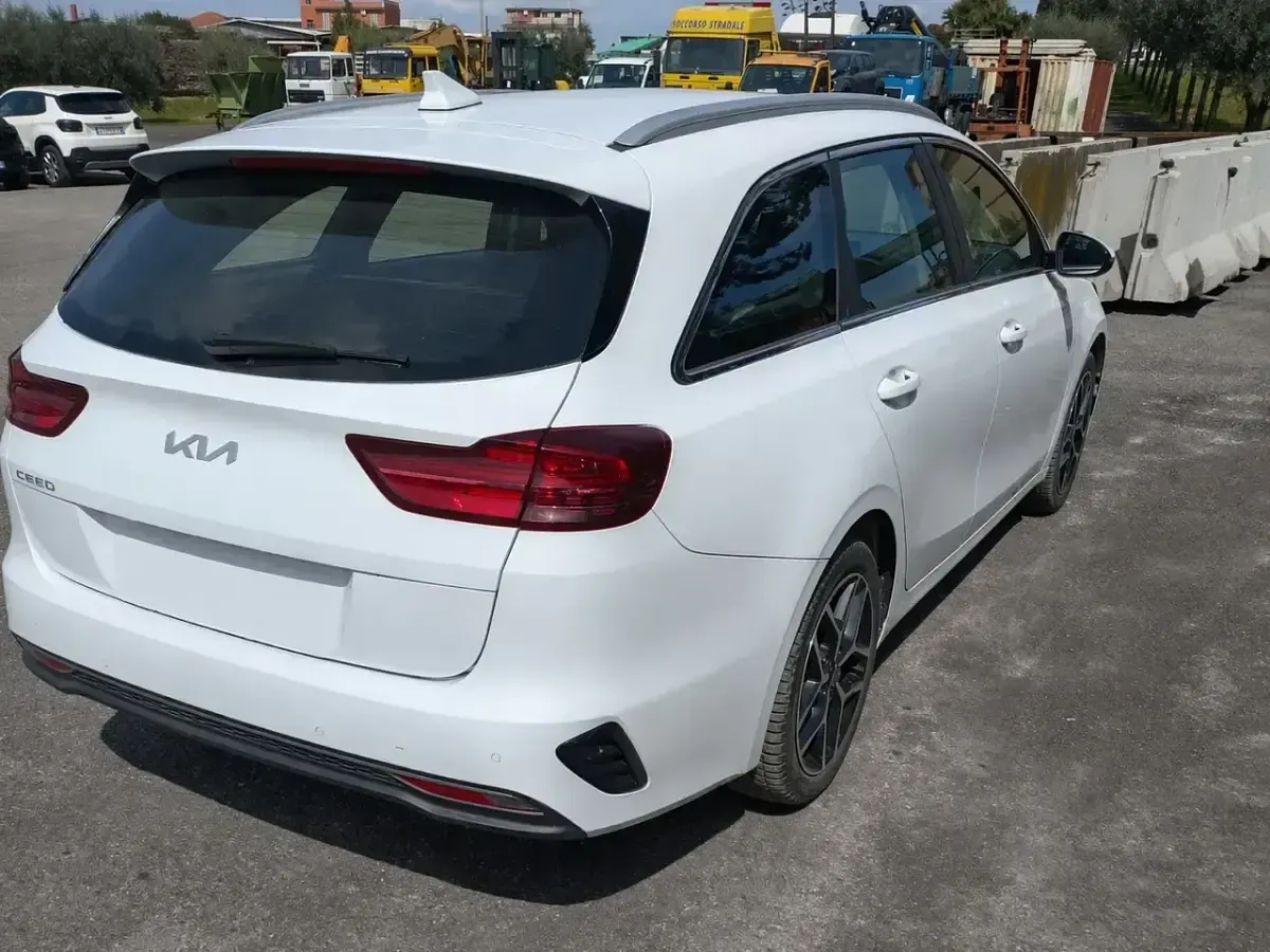 Usata Kia Ceed Sportswagon 136 CV (100 kW) 2023 Bianco Station wagon