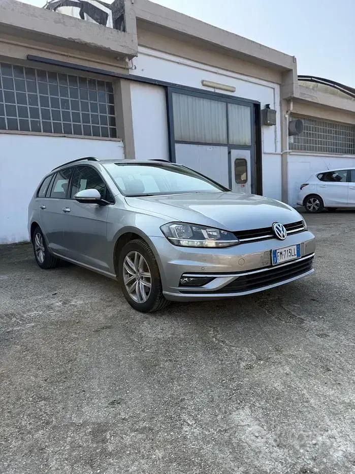 Usata VW Golf VII Sport 116 CV (85 kW) 2018 Grigio Station wagon
