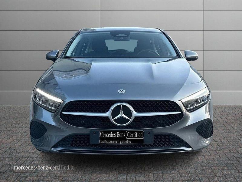 Usata Mercedes A180 Advanced 116 CV (85 kW) 2025 Grigio scuro Berlina