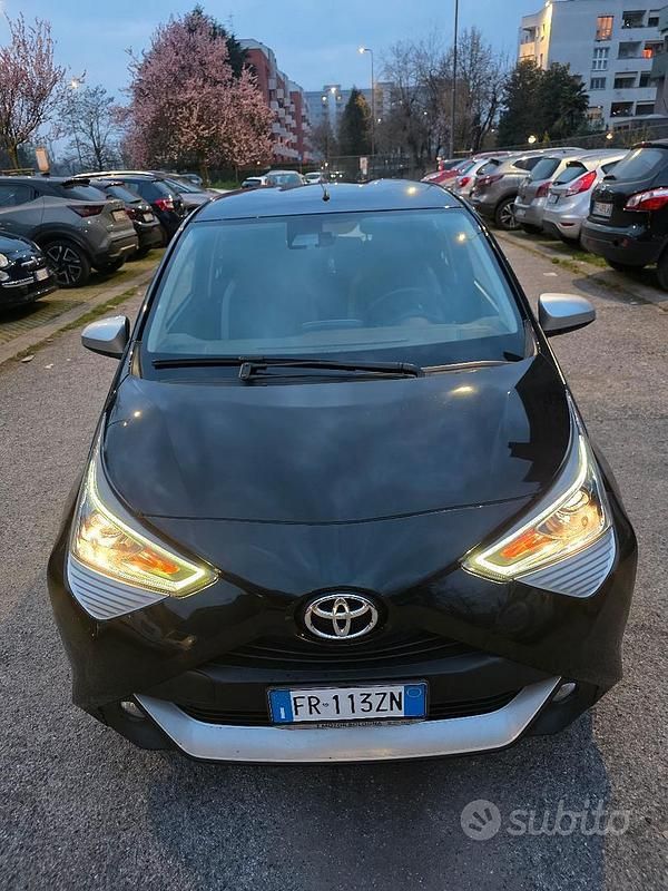 Usata Toyota Aygo X-clusiv 72 CV (52 kW) 2018 Nero Utilitaria
