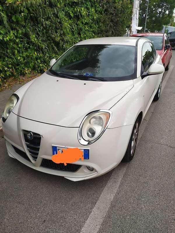 Bianco Usata 2010 Alfa Romeo MiTo Due volumi | 5400 € (Buon prezzo) - Immagine 1/4