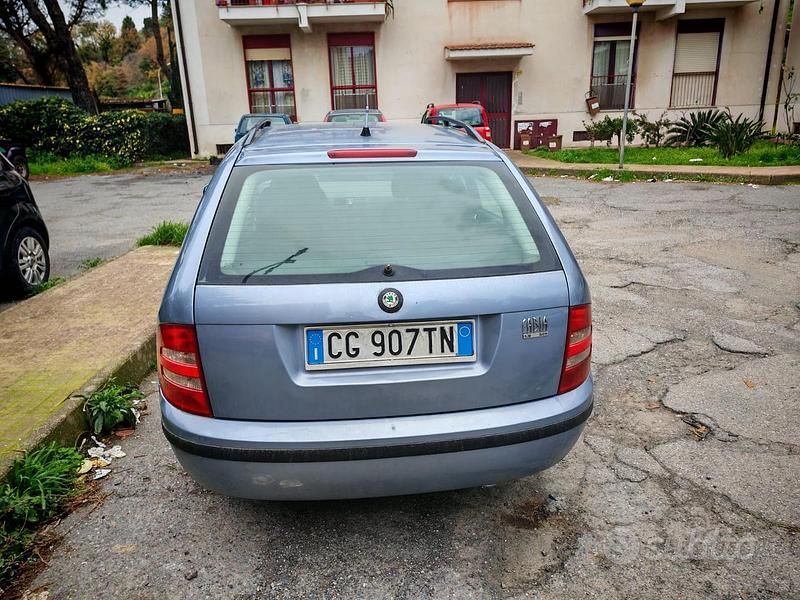 Usata Skoda Fabia 64 CV (47 kW) 2005 Blu Station wagon