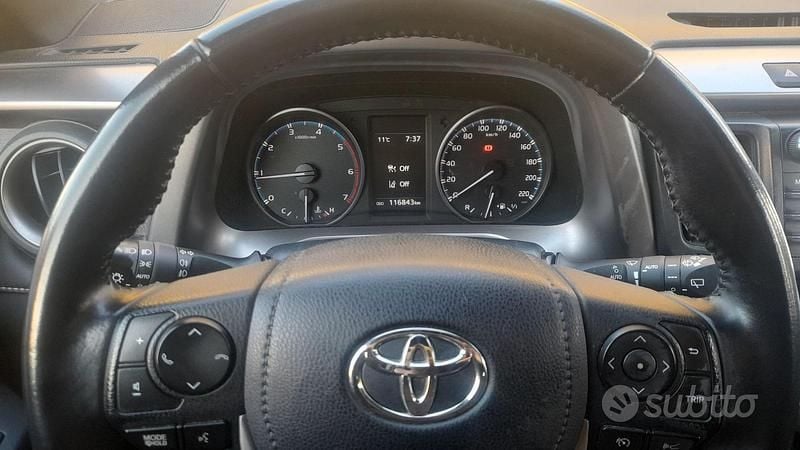 Usata Toyota RAV4 Lounge 143 CV (105 kW) 2017 SUV