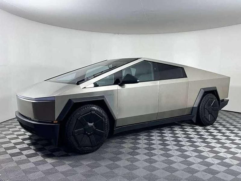 Usata Tesla Cybertruck 514 kW (699 CV) 2024 Grigio Pick-up