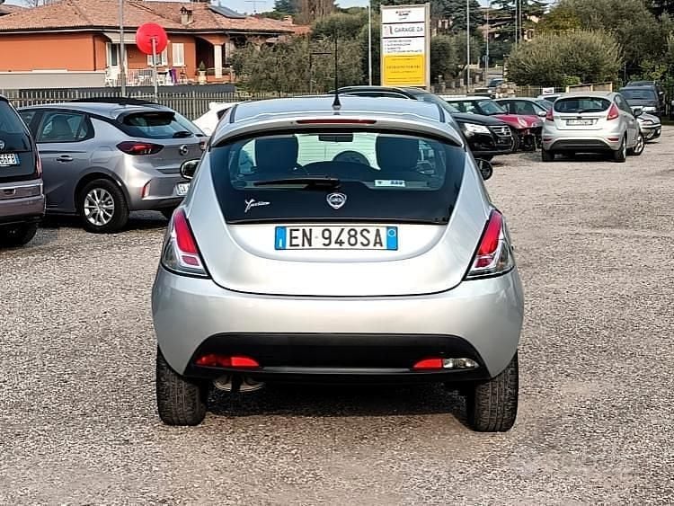 Usata Lancia Ypsilon Silver 69 CV (50 kW) 2012 Grigio Utilitaria