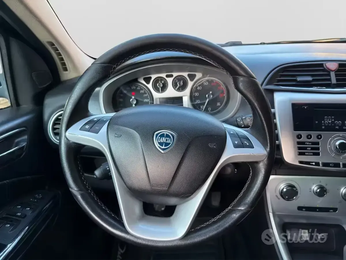 Usata Lancia Delta 120 CV (88 kW) 2010 Nero Utilitaria