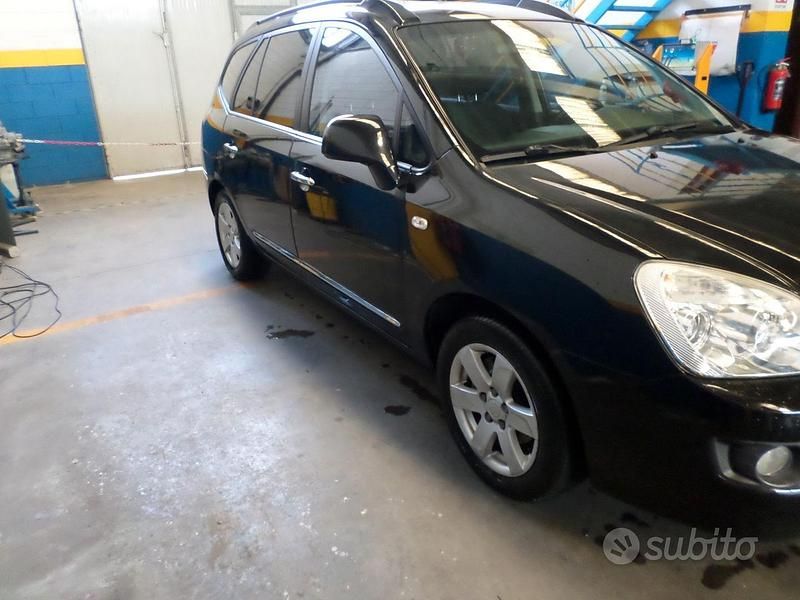 Usata Kia Carens 140 CV (102 kW) 2008 Nero Monovolume