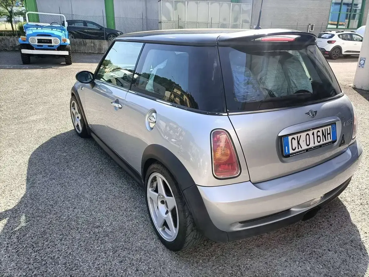 Usata Mini Cooper S 163 CV (119 kW) 2004 Argento Utilitaria