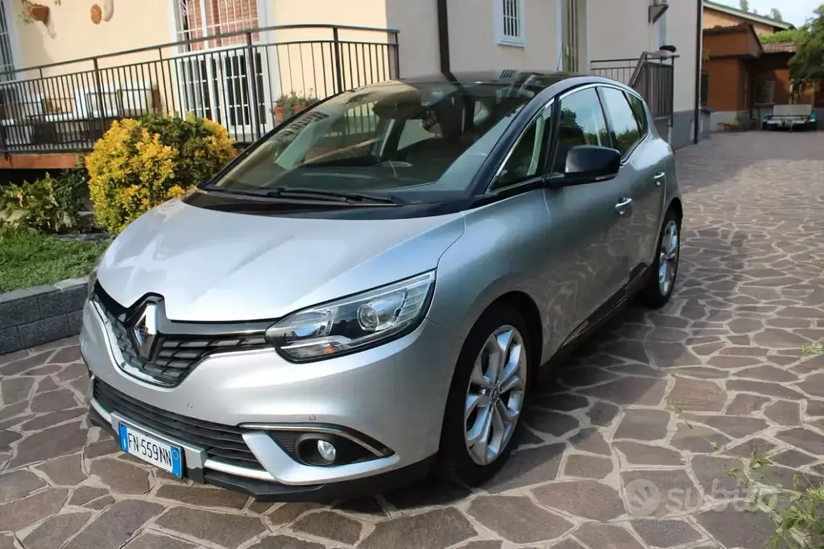 Usata Renault Scénic 110 CV (80 kW) 2018 Grigio Monovolume