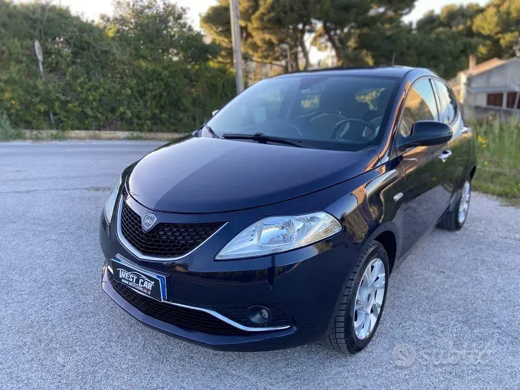 Usata Lancia Ypsilon 69 CV (50 kW) 2015 Blu Utilitaria