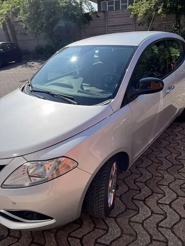 Usata Lancia Ypsilon Silver 69 CV (50 kW) 2015 Utilitaria