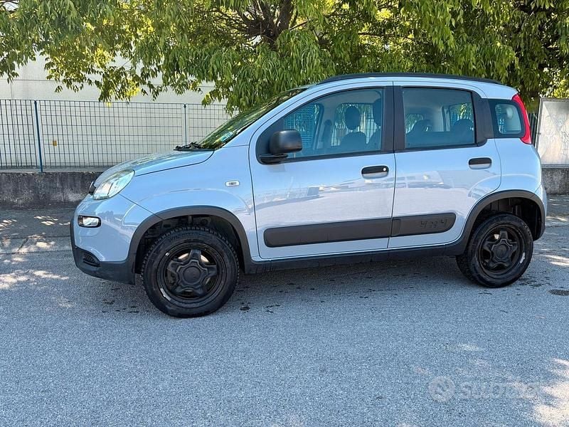 Occasion Fiat Panda 4x4 S 86 ch (63 kW) 2019 Gris Citadine